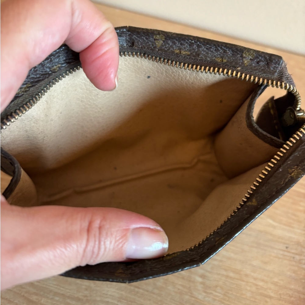 Authentic Louis Vuitton monogram case - image 5